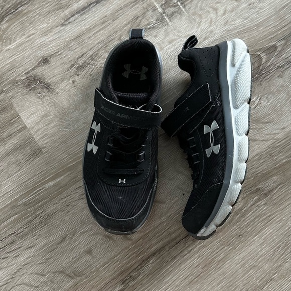 Girls Under Armour sneakers - Picture 3 of 5